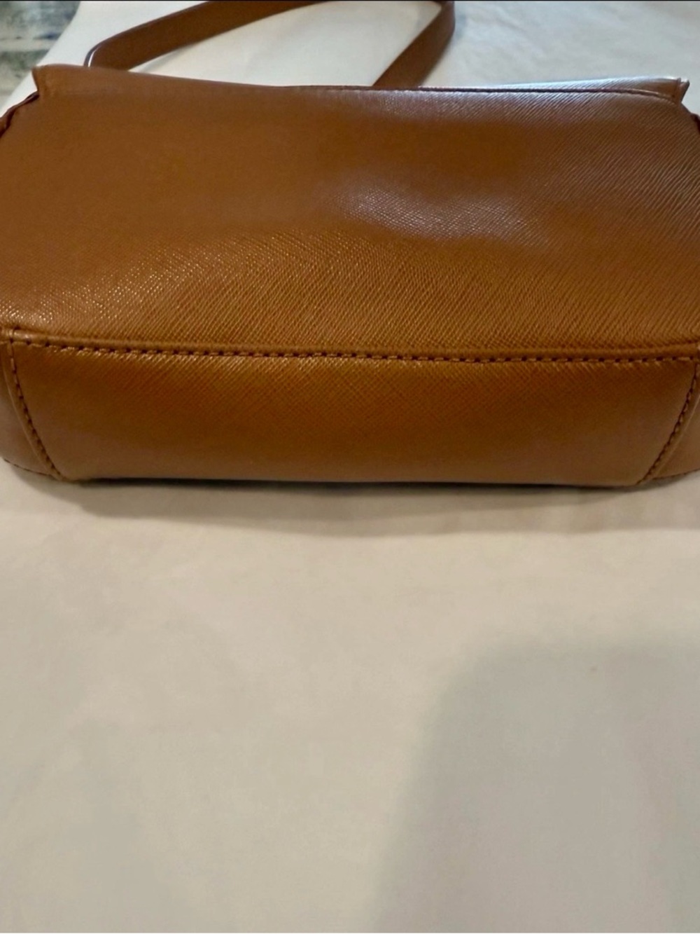 Tory Burch Tan Leather Crossbody with Gold Chain - Picture 6 of 7